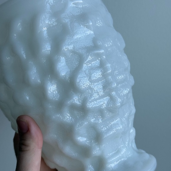 Milk Glass Flower Vase Crinkled White E.O Brody Cleveland Ohio USA MCM Decor - Picture 6 of 11